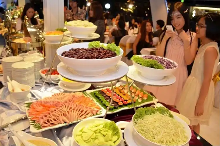 Cách setup bàn tiệc Buffet khai trương văn phòng showroom tối ưu 2026